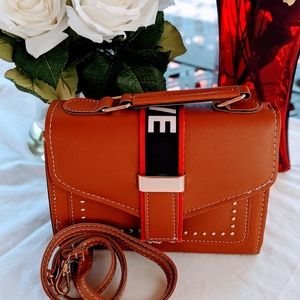 Fashionable crossbody bag